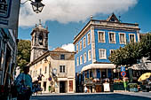 Sintra, Portogallo - Il centro storico. Piazza della repubblica e chiesa di San Martino. 